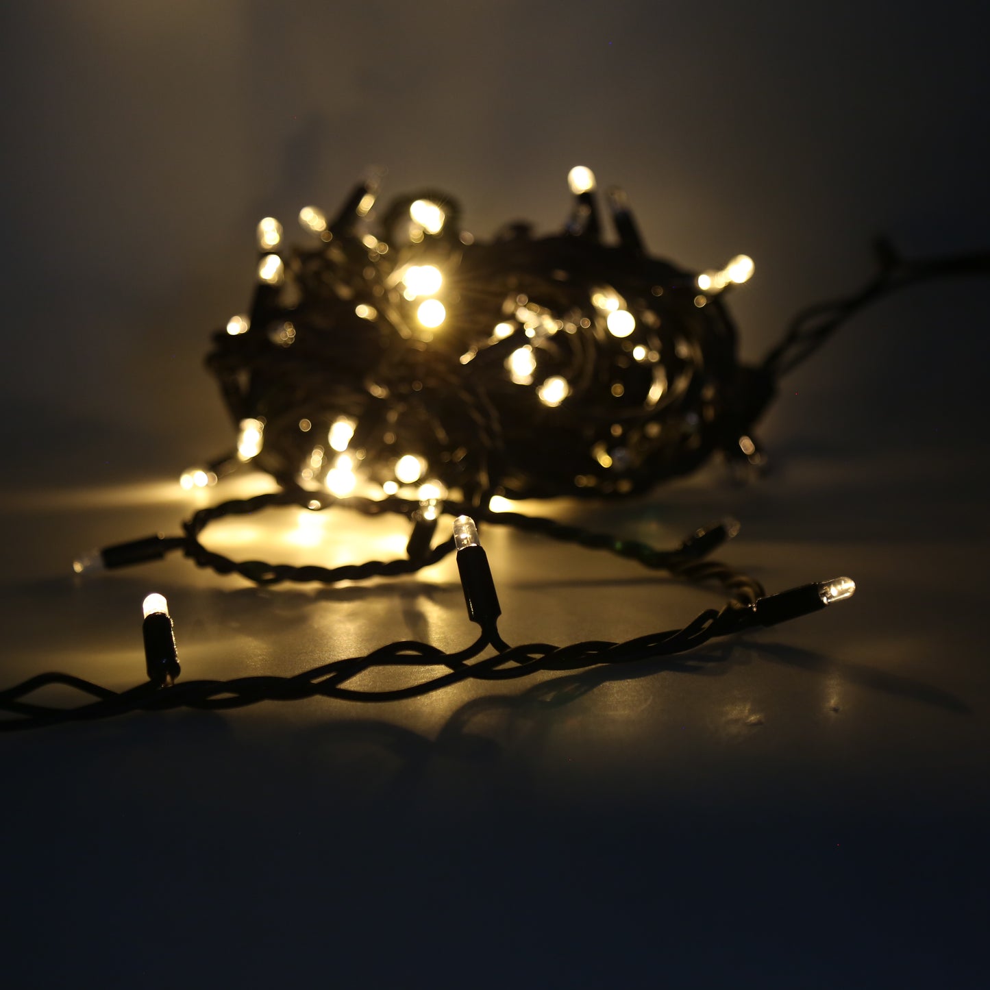 Langsam blinkende Lichterketten. Weihnachtsbeleuchtung für den Außenbereich LED – warmweiß – 10 Meter